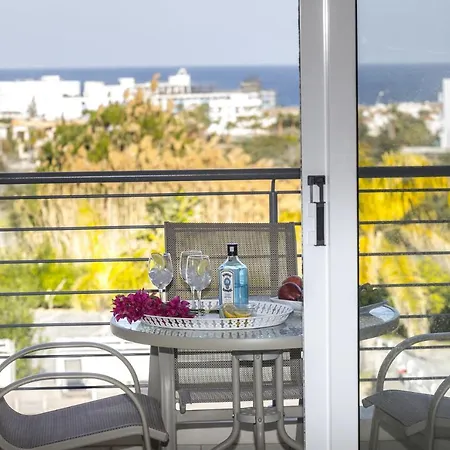 Imagine You And Your Family Renting This Perfect Holiday Minutes From The Beach, 1412 *
