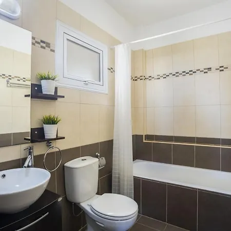Imagine You And Your Family Renting This Perfect Holiday Minutes From The Beach, 1412
