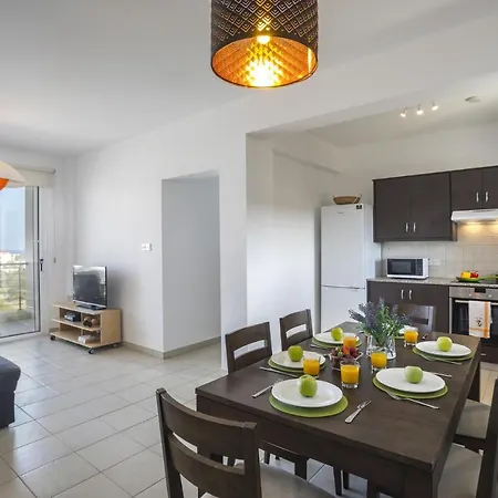 Imagine You And Your Family Renting This Perfect Holiday Minutes From The Beach, 1412 Villa